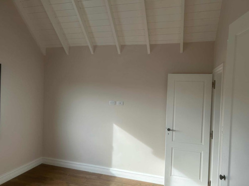 Casa En Venta - 5 Dormitorios 4 Baños - Cochera - 630mts2 - Mar Del Plata