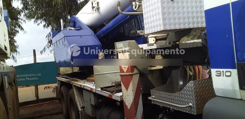 Imagem 4 de 9 de Caminhão Volvo 310 Ano 2007 Com Guindaste Luna 40