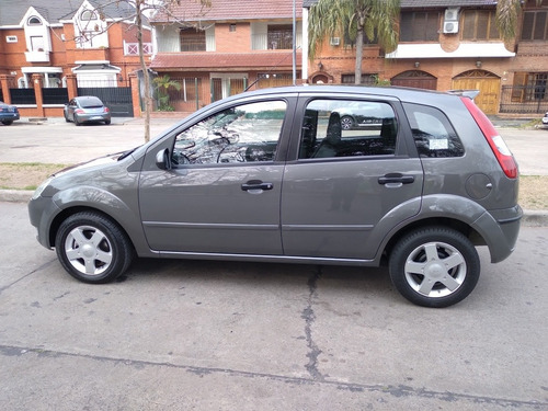 Imagen 5 de 12 de Ford Fiesta 1.6 Edge Plus 2004