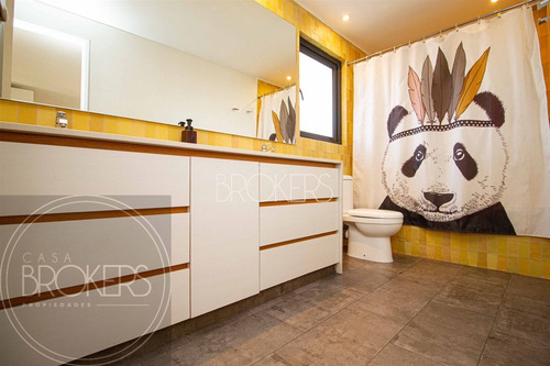 Casa En Venta De 4 Dorm. En Lo Barnechea