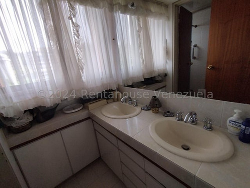 Apartamento En Venta. Urb. Colinas De Valle Arriba.