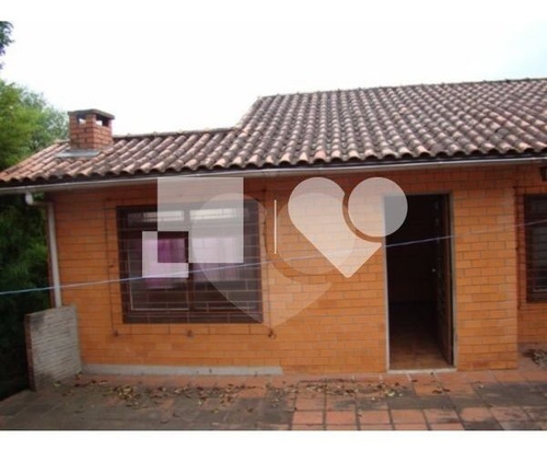Imagem 5 de 17 de Casa Afastada Da Calçada E Em Amplo Terreno No Bairro Passo D'areia. - Reo417859