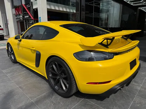 Porsche Gt4 Amarillo 2020