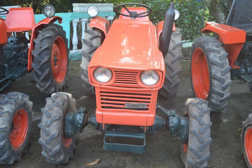 Trator Kubota 4x4