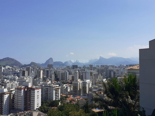 Imagem 3 de 11 de Casa Triplex - Santa Rosa Sala 3 Dormitórios Com Varanda E Area De Lazer Vista Deslumbrante. Para Cidade E Para A Baia De Guanabara. 790 Mil. - Ca21290