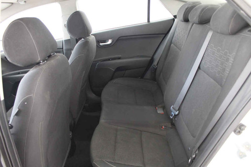 Imagen 10 de 15 de Kia Kia Rio Sedan 2018 4 Cilindros