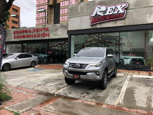 Imagen 1 de 17 de Toyota Fortuner 4x4 Srx Automatico