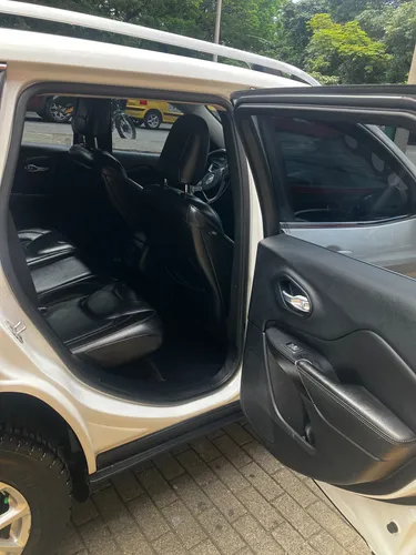 Jeep Cherokee 3.2 Longitude Plus
