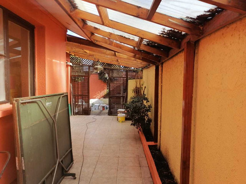 Casa En Venta. Villa Santa Carolina, Macul (107798)