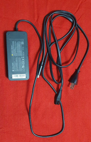 Imagen 2 de 3 de Cargador Para Scooter Eléctricos Xiaomi M365 42v Mijia