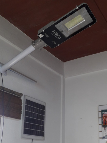 Imagen 5 de 5 de Luminarias Led Con Panel Solar Y Control Remoto 100 Y 200w.