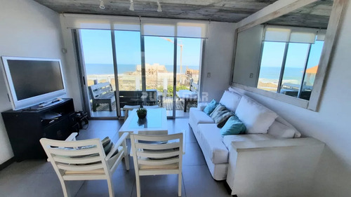 Apartamento De 3 Dormitorios, En 3 Niveles, Con Increibles Vistas Al Mar