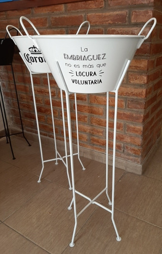 Imagen 5 de 5 de Frapera De Chapa Con Pie Y Logo