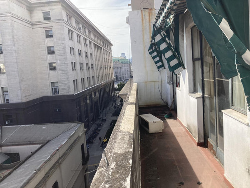 Oficina En Pleno Corazon Del Barrio Monserrat Y A 3 Cuadras De Palza De Mayo