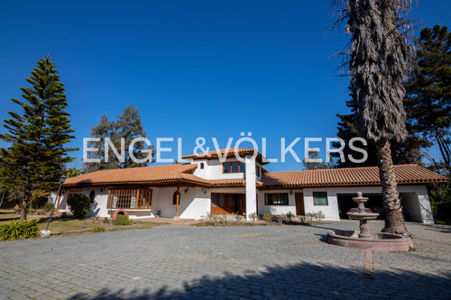 Casa Chilena Con Cancha De Tenis En Lonquén Norte