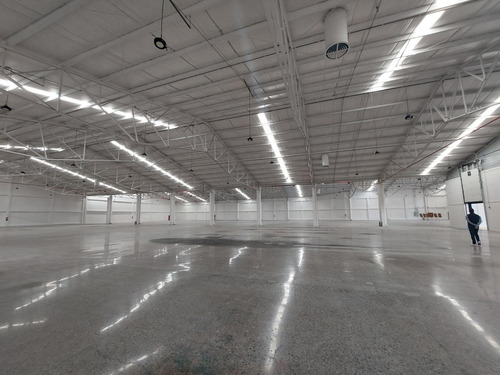 Bodega En Renta De 4,800m2 En Naucalpan