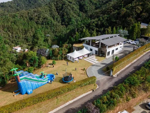 Casalote En Venta En Alto Del Escobero. Cod V14836