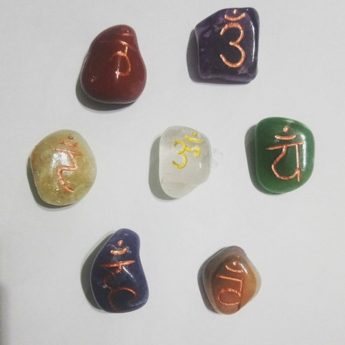Piedras De Los 7 Chakras Con Sus Simbolos Tallados
