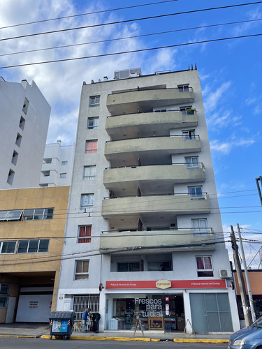 Super Oportunidad Liquido !!  , Un Dormitorio Sobre Avenida Colon Con Renta