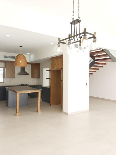Renta Casa Nueva La Mirada Residencial