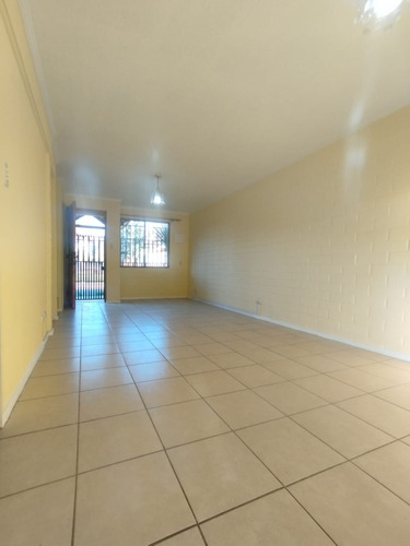 Casa 2 Pisos, Impecable, 4 Dorm., 2,5 Baños, Estac., Porton