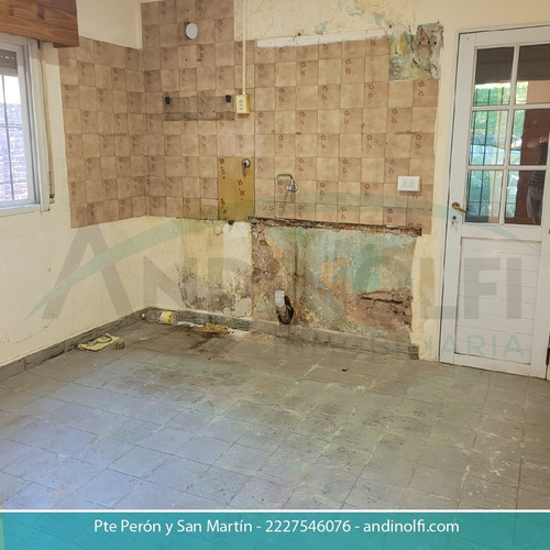 Imagen 3 de 7 de Casa A Reacondicionar En Venta - Lobos