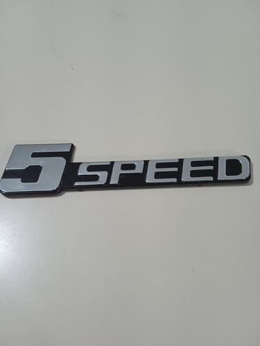 Emblema En Letras Cromadas 5 Speed