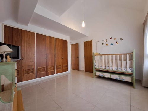 Imagen 17 de 30 de Se Vende Casa 263m2 5h+s/5b/4p Colinas De Santa Monica 8428