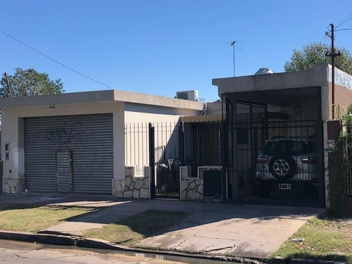 Imagen 2 de 13 de Casa - Ituzaingó Norte Sobre Av. Venta 4 Ambientes Con Local A La Calle