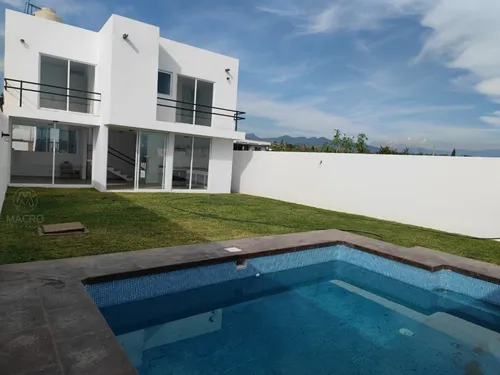 Casa En Venta En Fracc. Real De Oaxtepec A Estrenar Con Alberca Y Jardín, Escriturada.