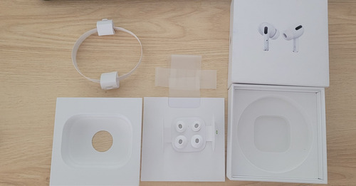 Caja De Airpods Pro Gen 1 Con Papelería Y 2 Pares De Gomas Blanco (Usado)
