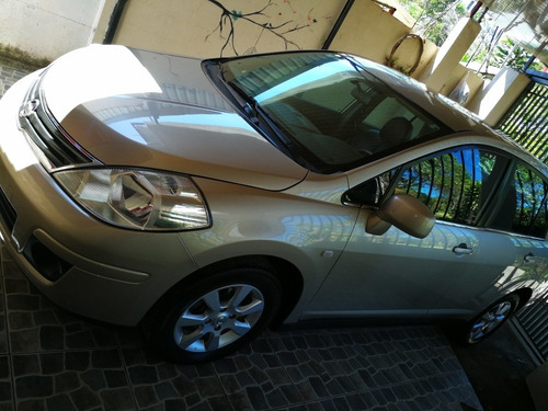Nissan Tiida 2011 Sedán