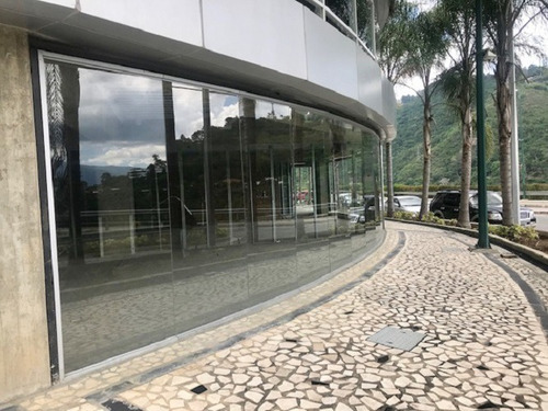 Imagen 2 de 10 de Local En Venta En C.c Cerro Verde