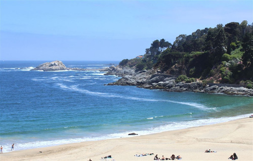 Casa En Venta De 6 Dorm. Frente A La Playa De Zapallar