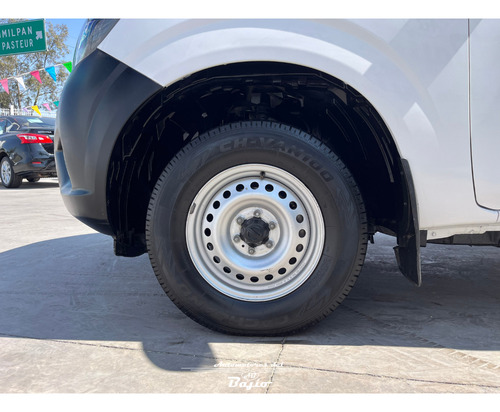 Nissan NP300 T/M DOBLE CABINA S AC PAQ SEG 6VEL