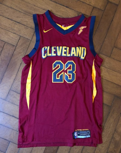 Imagen 2 de 2 de Camiseta Nba Cleveland Lebron James 23 - Swingman Usada
