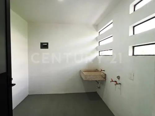 Casa En Venta, Nueva, Lomas De Cocoyoc, Con Alberca Y Jardín, Morelos