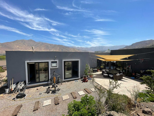 Casa Con 5.000 M2 De Terreno Con Piscina (82768)
