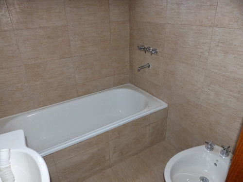 Duplex 89 M2 Los Cardales (pueblo). Impecable Estado.todos Los Servicios. Asfalto