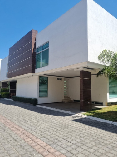 Casa En Venta En Fraccionamiento Status Residencial, Col. Be