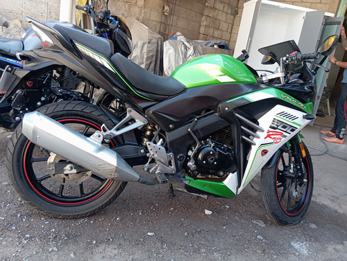 Moto Deportiva Color Verde 200cc