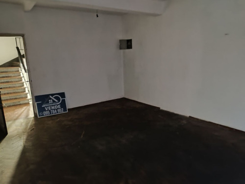 Mas Barato Que Un Auto, Apartamento Con Destino Exclusivo A Estudio- Comercio, Baño De Uso Común Con Otra Unidad.