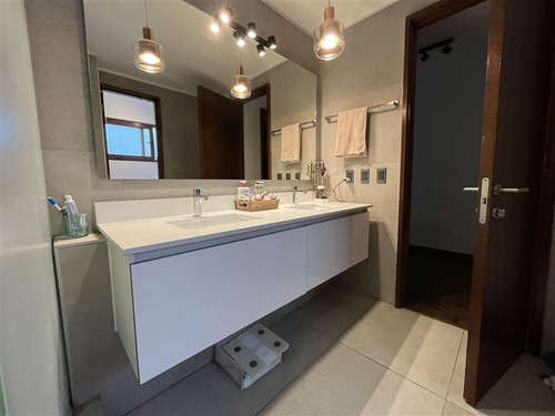 Casa En Venta 4 Dormitorios Como Nueva En Lo Barnechea