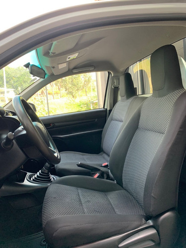 Imagen 11 de 12 de Toyota Hilux 2017 Cabina Regular Std