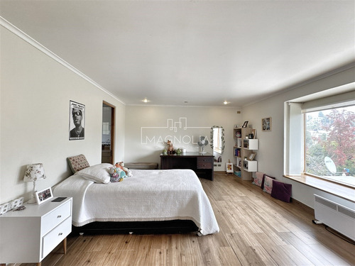 Casa En Arriendo De 7 Dorm. En Las Condes