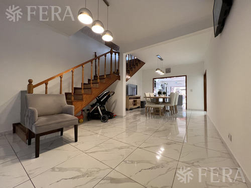 Venta Casa 4 Ambientes Con Galería, Quincho Y Piscina En Sarandí