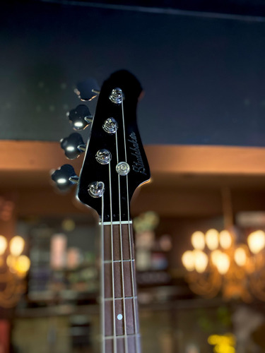 Baixo 4 Cordas Studebaker Weasel Short Scale Sunburst