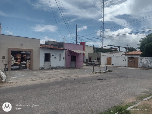 São 2 Casas Com Um Ponto Comercial Total De 216m4
