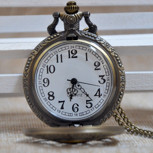 Imagen 2 de 7 de Reloj Collar Análogo - One Piece