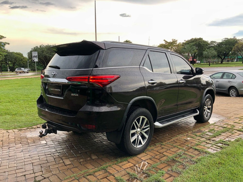 Toyota Hilux SW4 2.8 SRX 4X4 7 LUGARES 16V TURBO INTERCOOLER DIESEL 4P AUTOMÁTICO